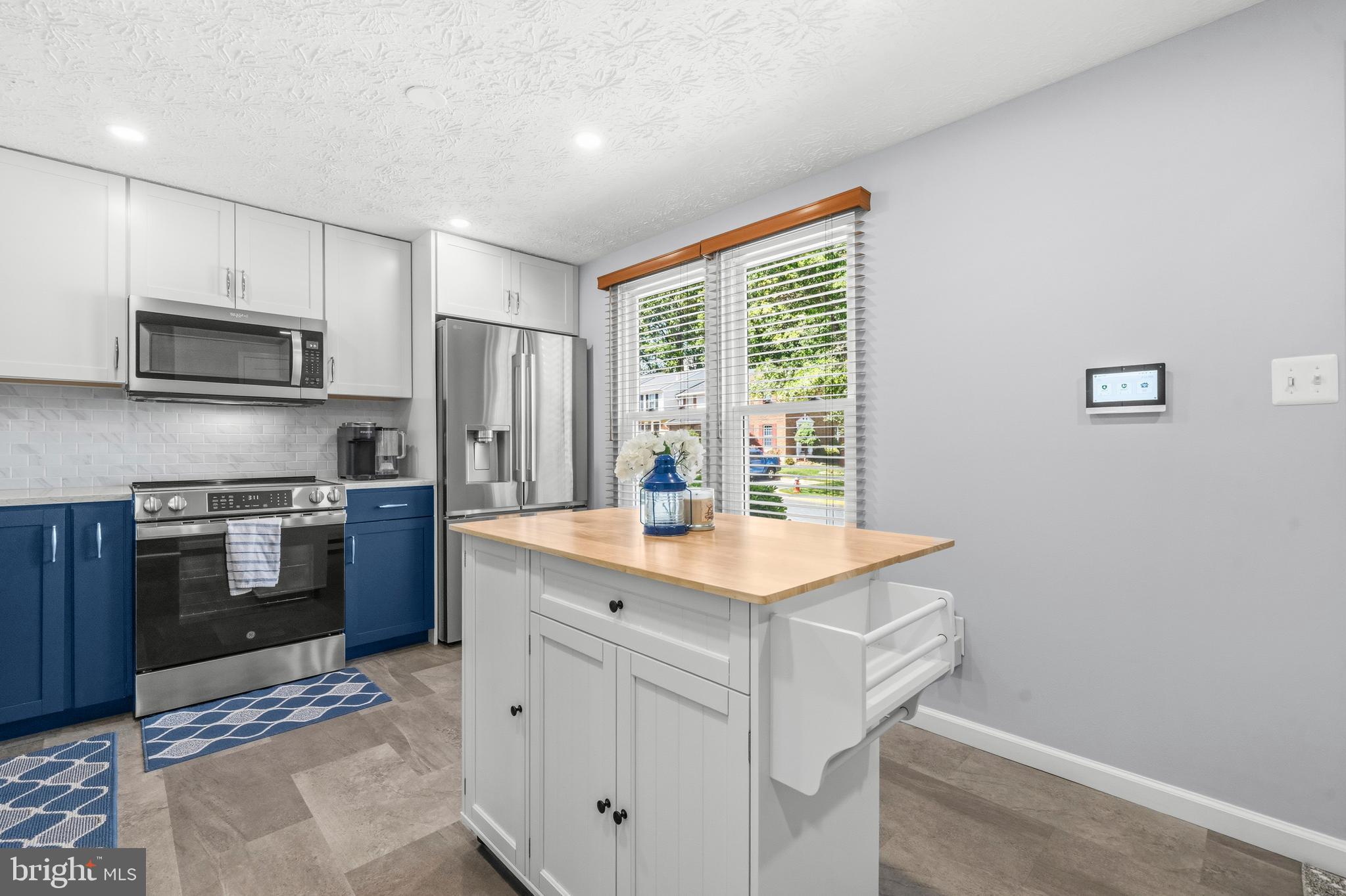 9179 Forest Breeze Court Springfield, VA 22152 - Photo 5 of 48