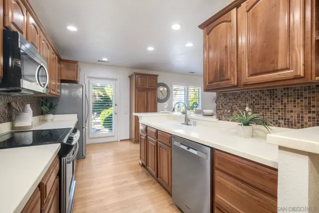 $1,089,000 | 12960 Calle De Las Rosas, San Diego, CA 92129