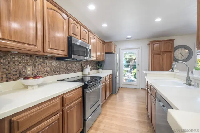 $1,089,000 | 12960 Calle De Las Rosas, San Diego, CA 92129