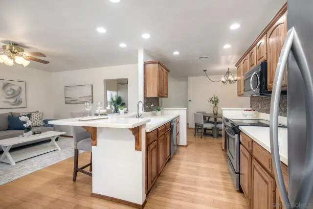 $1,089,000 | 12960 Calle De Las Rosas, San Diego, CA 92129