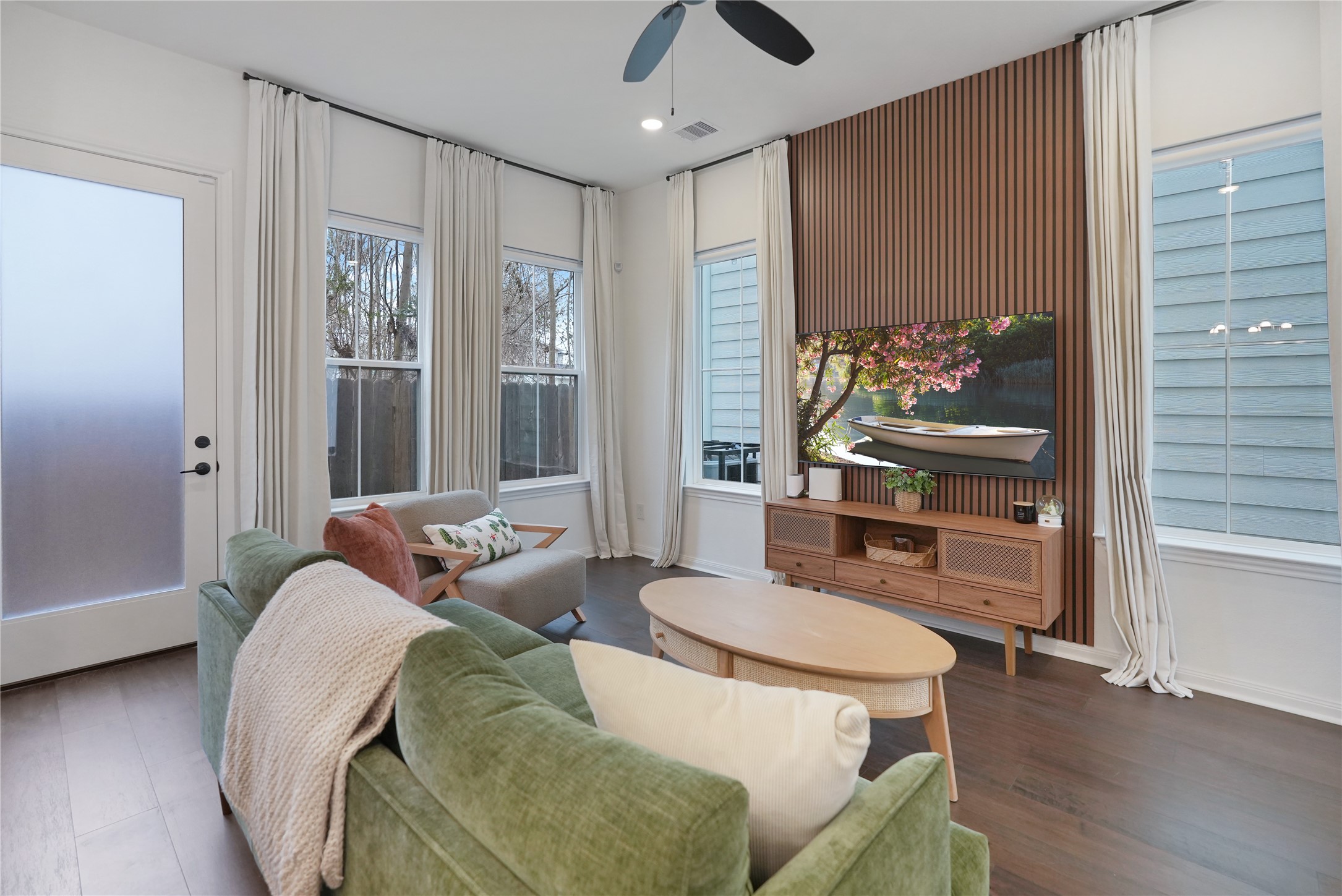 9902 Clark Road, Unit F Houston, TX 77076 - Photo 3 of 15