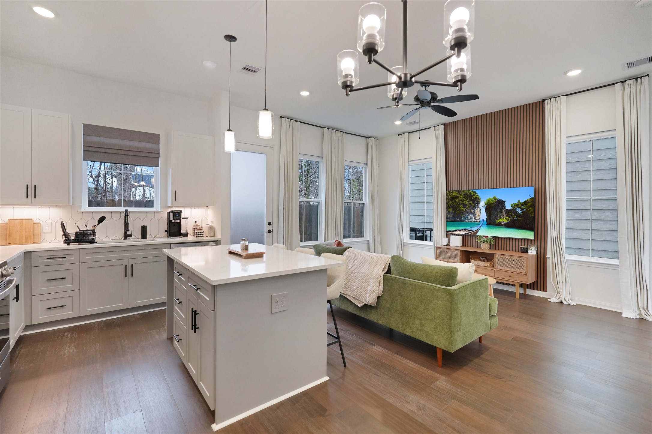 9902 Clark Road, Unit F Houston, TX 77076 - Photo 5 of 15