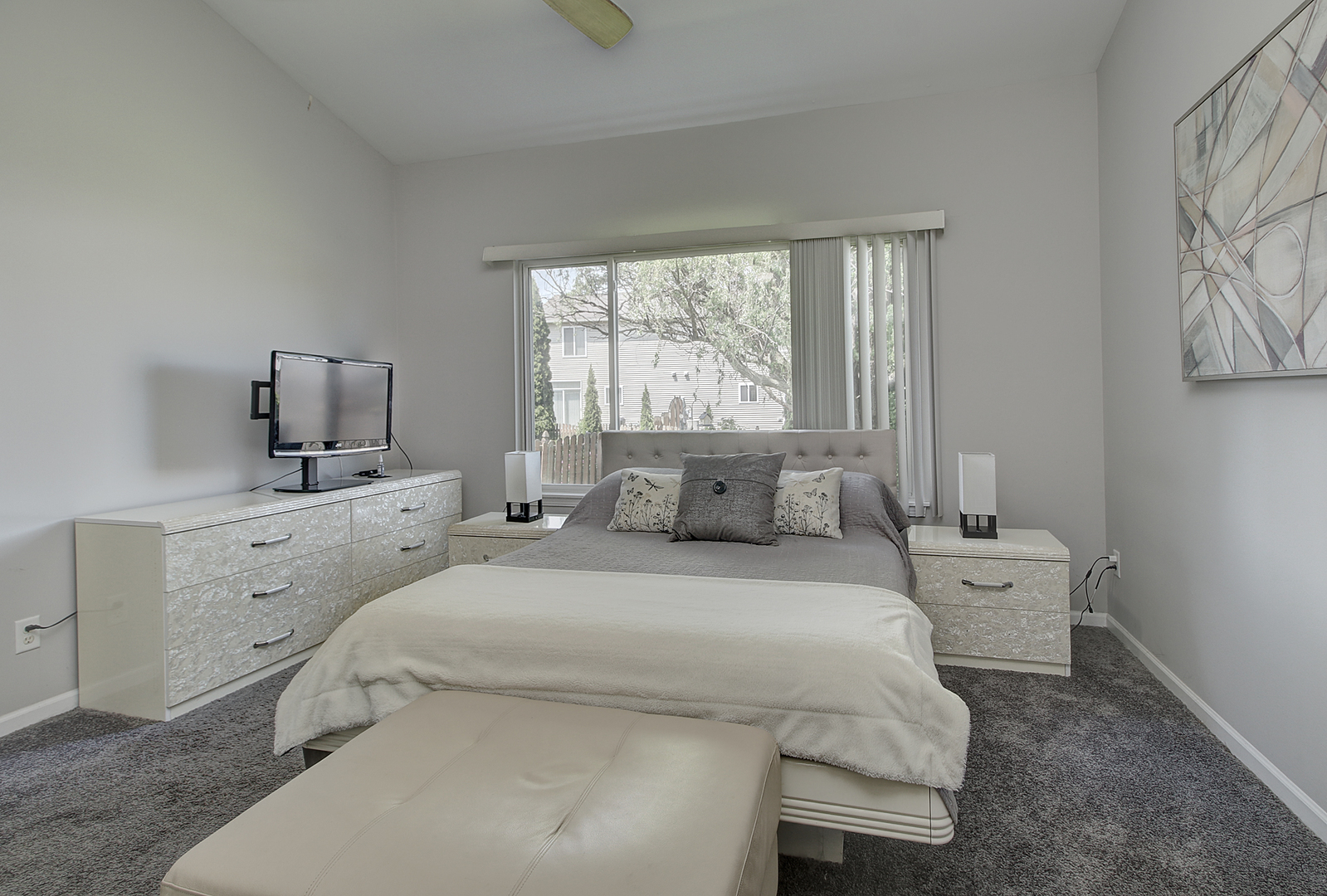 378 Reston Circle Romeoville, IL 60446 - Photo 9 of 17 a room with two bed and window