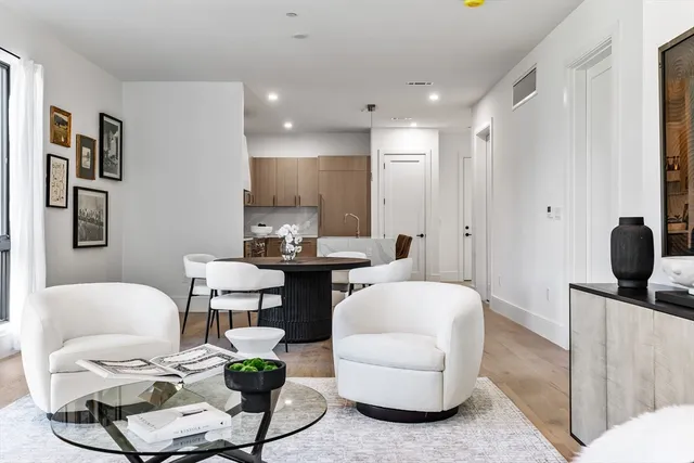 $1,090,000 | 1114 Beacon Street, Unit 203, Newton, MA 02461