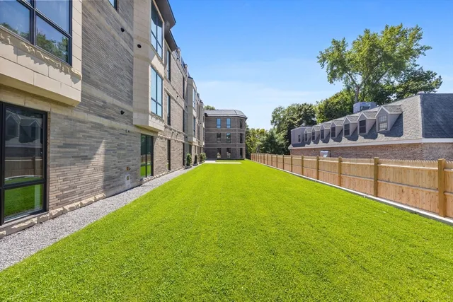 $1,090,000 | 1114 Beacon Street, Unit 203, Newton, MA 02461