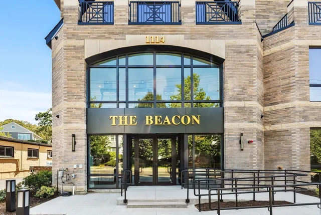 $1,090,000 | 1114 Beacon Street, Unit 203, Newton, MA 02461