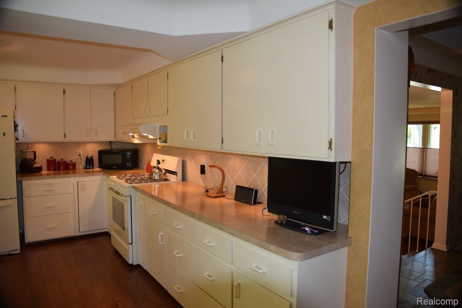 739 Wilwood Road Rochester, MI 48309 - Photo 20 of 99 Kitchen (2).jpeg