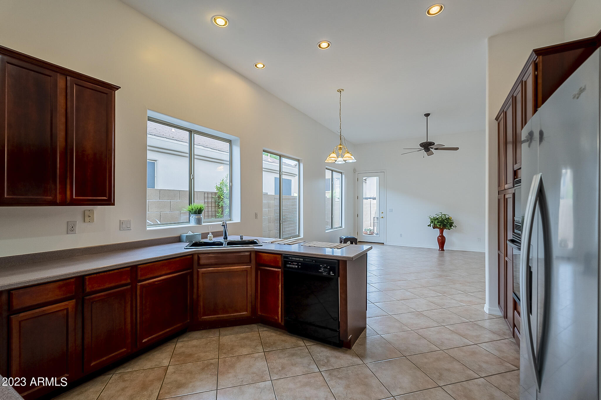 3163 East Amber Ridge Way Phoenix, AZ 85048 - Photo 16 of 47 Amber-15