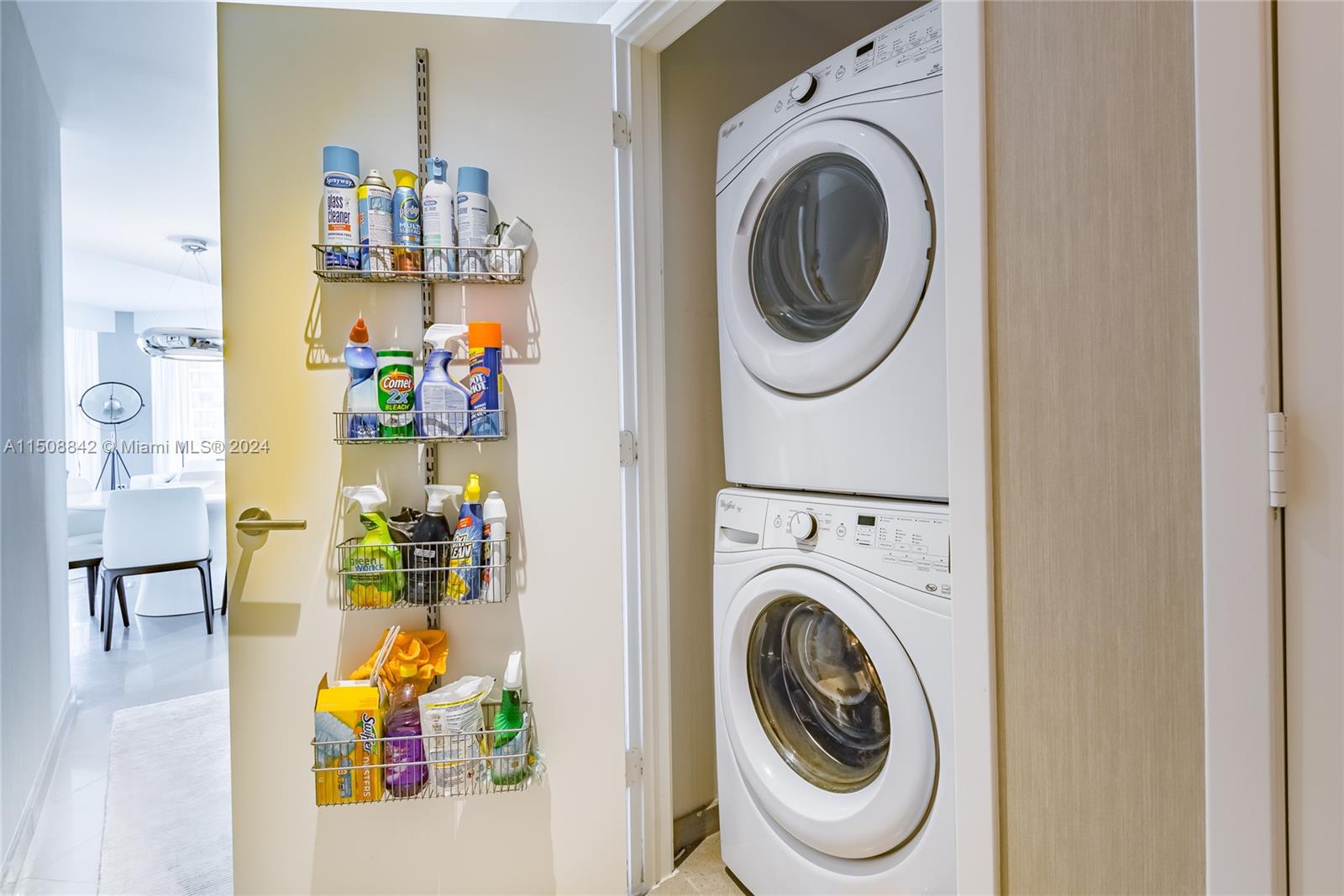 88 Southwest 7th Street, Unit 3301 Miami, FL 33130 - Photo 18 of 54 a utility room with dryer and washer