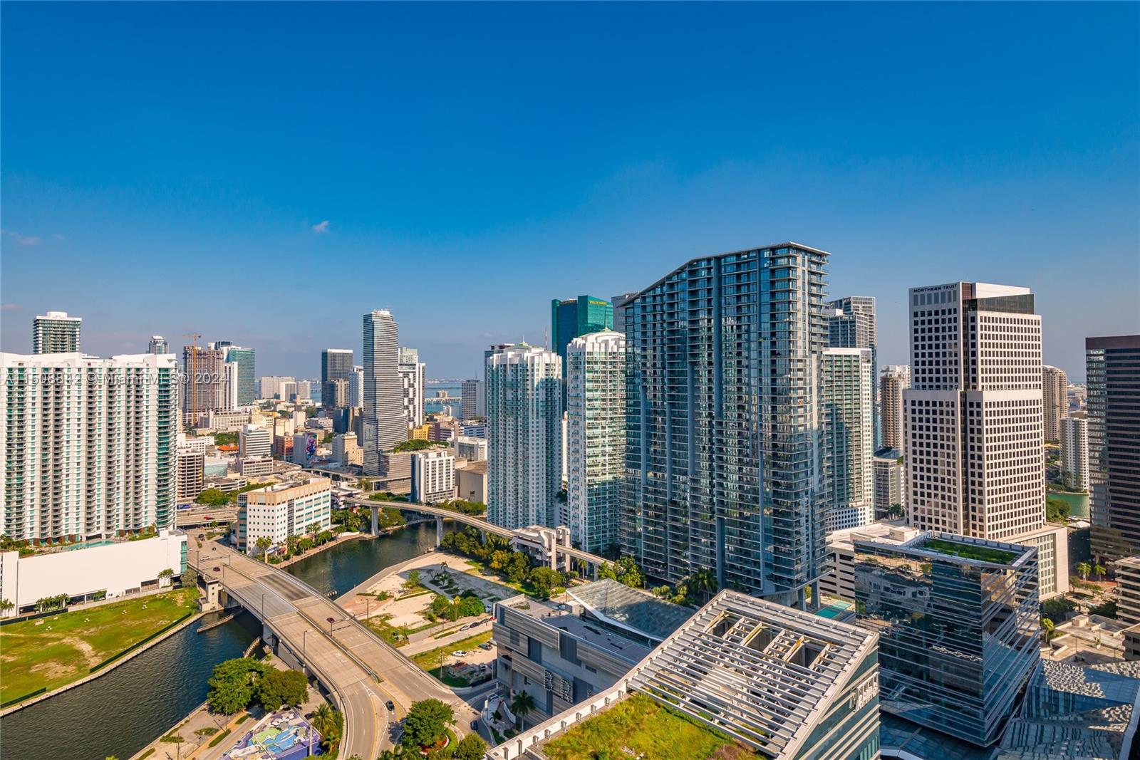 88 Southwest 7th Street, Unit 3301 Miami, FL 33130 - Photo 44 of 54 a view of city with roof deck