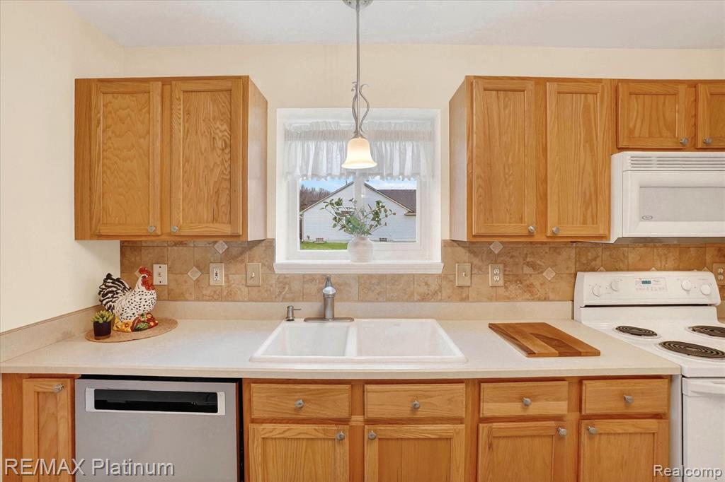 3341 Dewdrop Lane Howell, MI 48843 - Photo 17 of 46