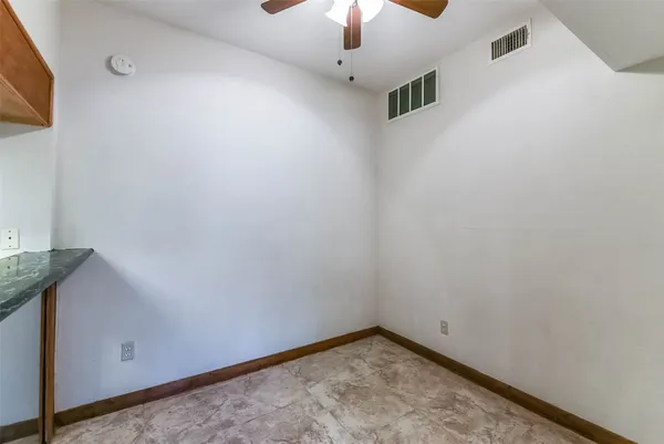 $1,095 | 2100 Tanglewilde Street, Unit 637, Houston, TX 77063