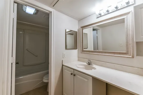 $1,095 | 2100 Tanglewilde Street, Unit 637, Houston, TX 77063