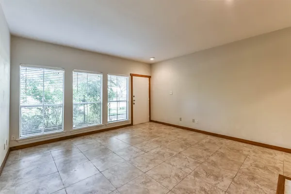 $1,095 | 2100 Tanglewilde Street, Unit 637, Houston, TX 77063