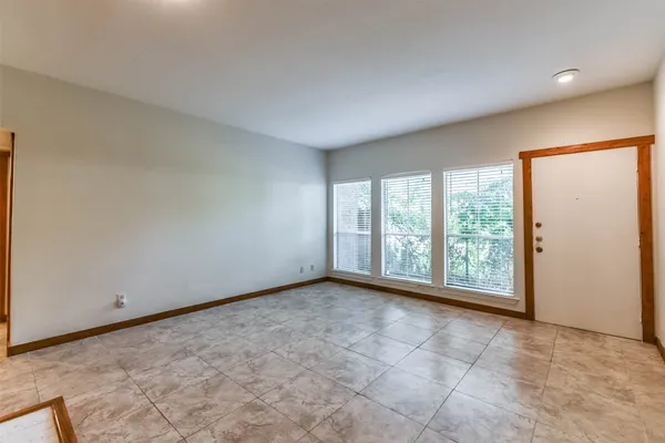 $1,095 | 2100 Tanglewilde Street, Unit 637, Houston, TX 77063