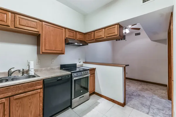 $1,095 | 2100 Tanglewilde Street, Unit 637, Houston, TX 77063