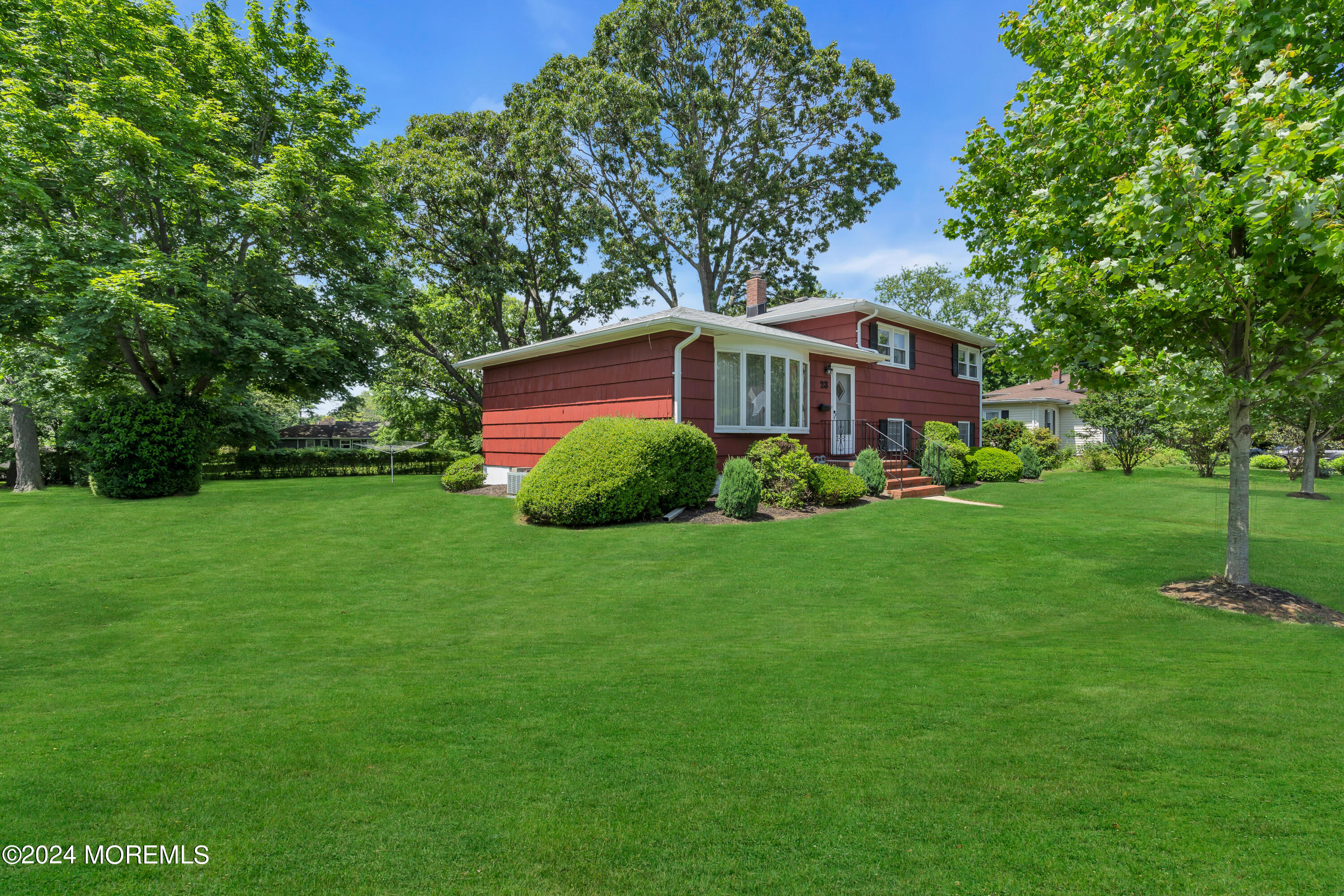 23 Hilltop Road West Long Branch, NJ 07764 - Photo 3 of 33 003_dsc09374-1_437
