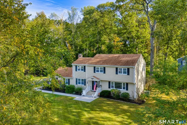 $749,900 | 36 Greenbrier Road, Trumbull, CT 06611