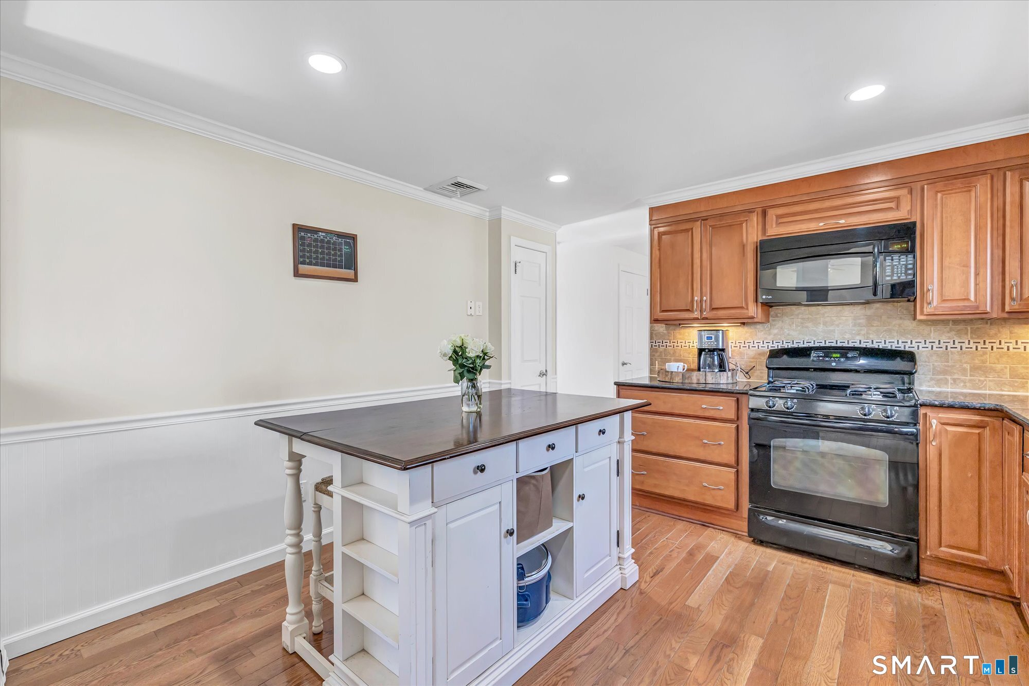 36 Greenbrier Road Trumbull, CT 06611 - Photo 12 of 40