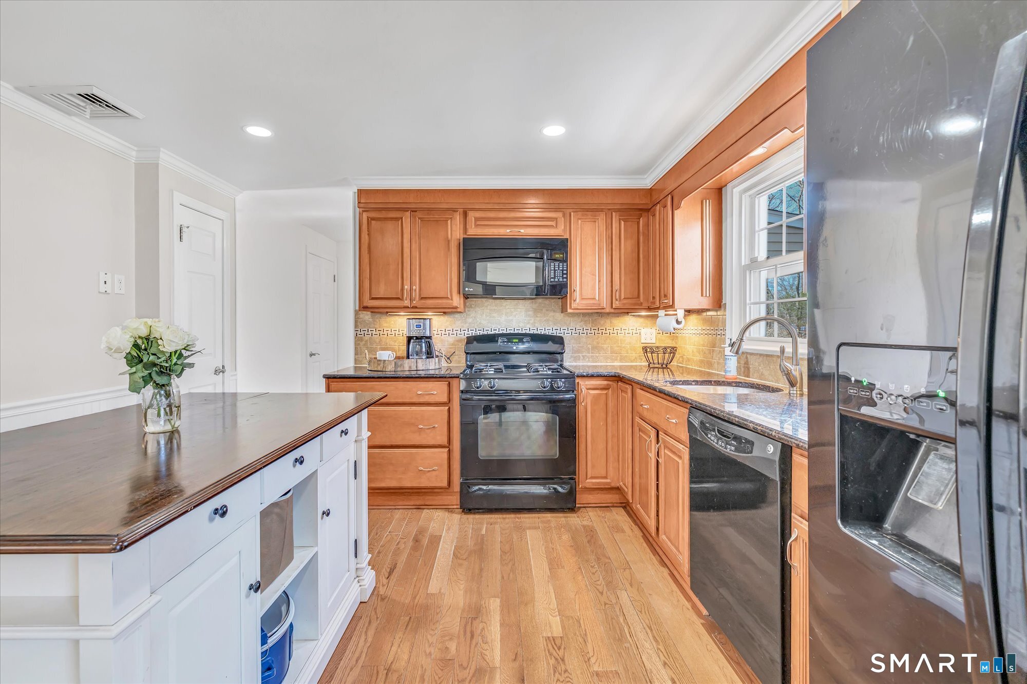 36 Greenbrier Road Trumbull, CT 06611 - Photo 13 of 40