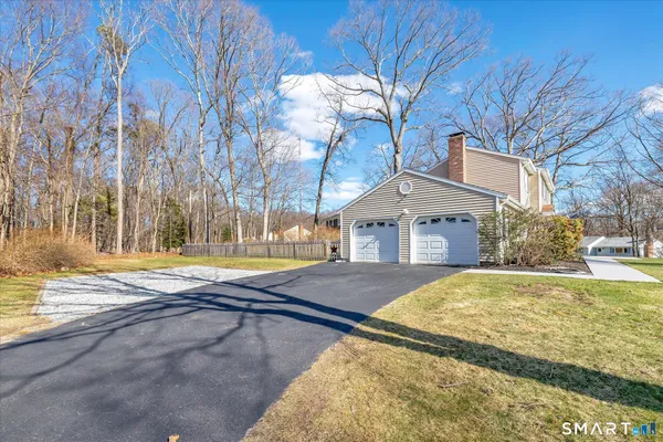 $749,900 | 36 Greenbrier Road, Trumbull, CT 06611