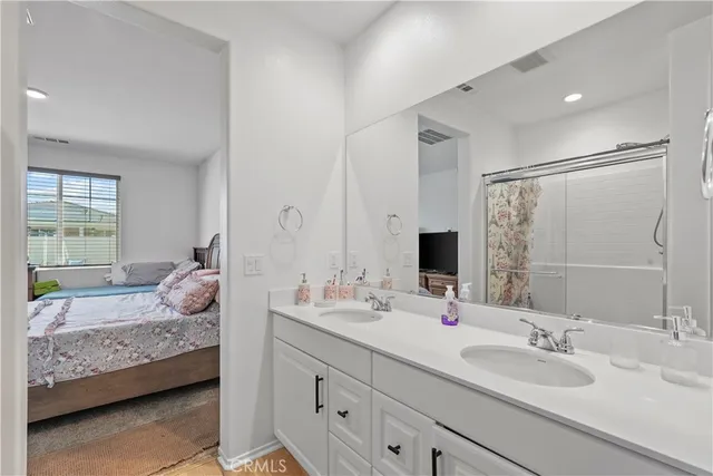 a en suite bathroom with double sink and a mirror