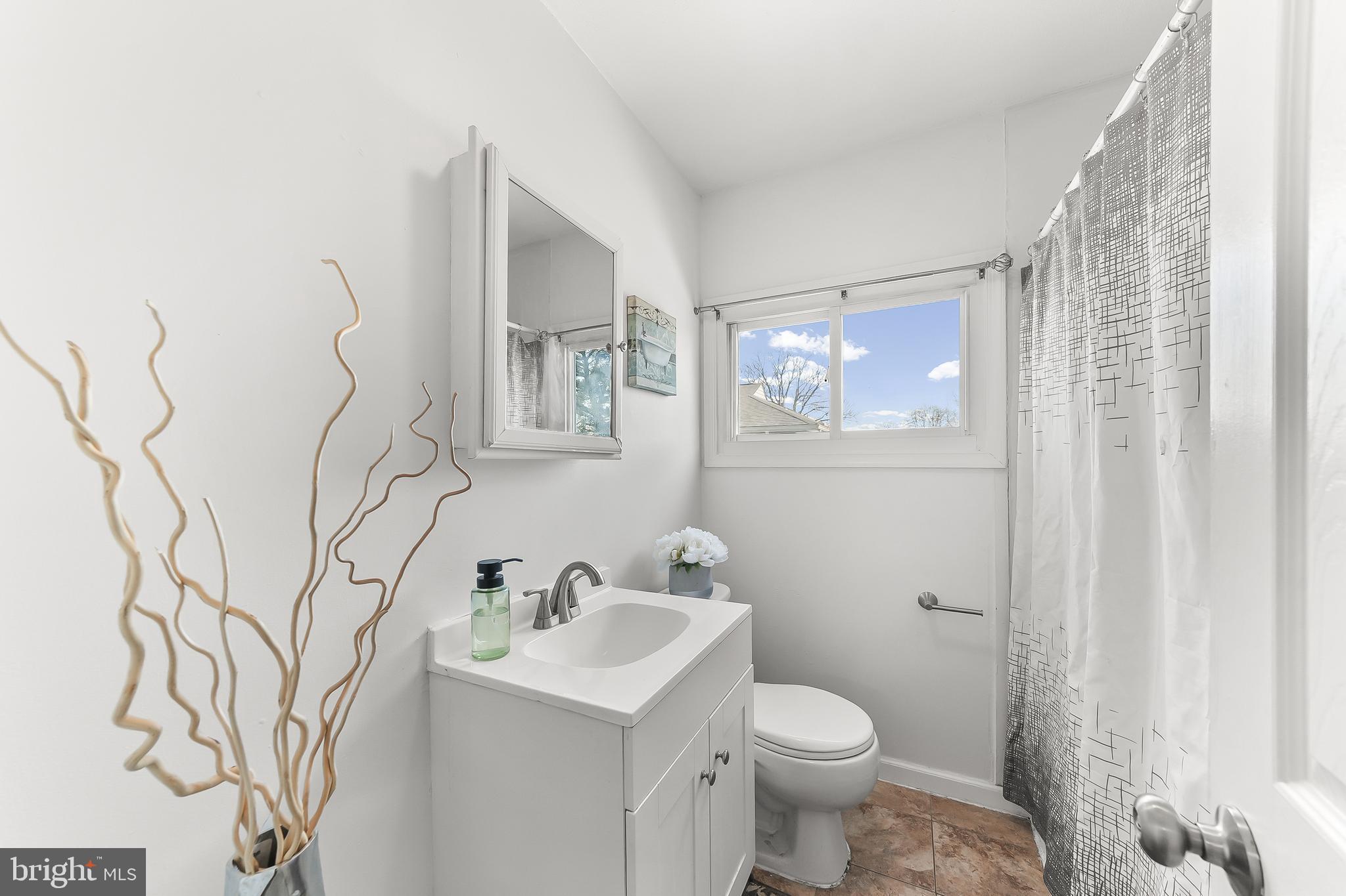 3 Merry Road Newark, DE 19713 - Photo 20 of 27 Hall Bath