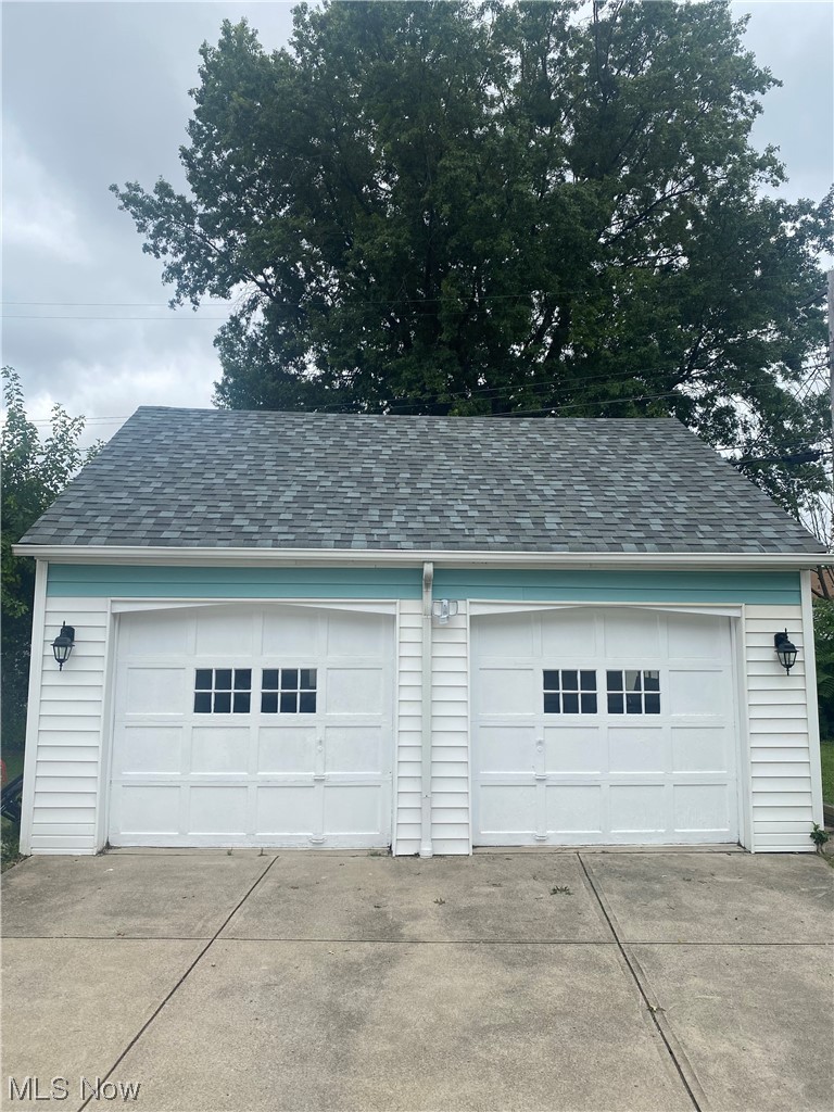 4688 Rockwood Road Cleveland, OH 44125 - Photo 3 of 35 Garage with garage