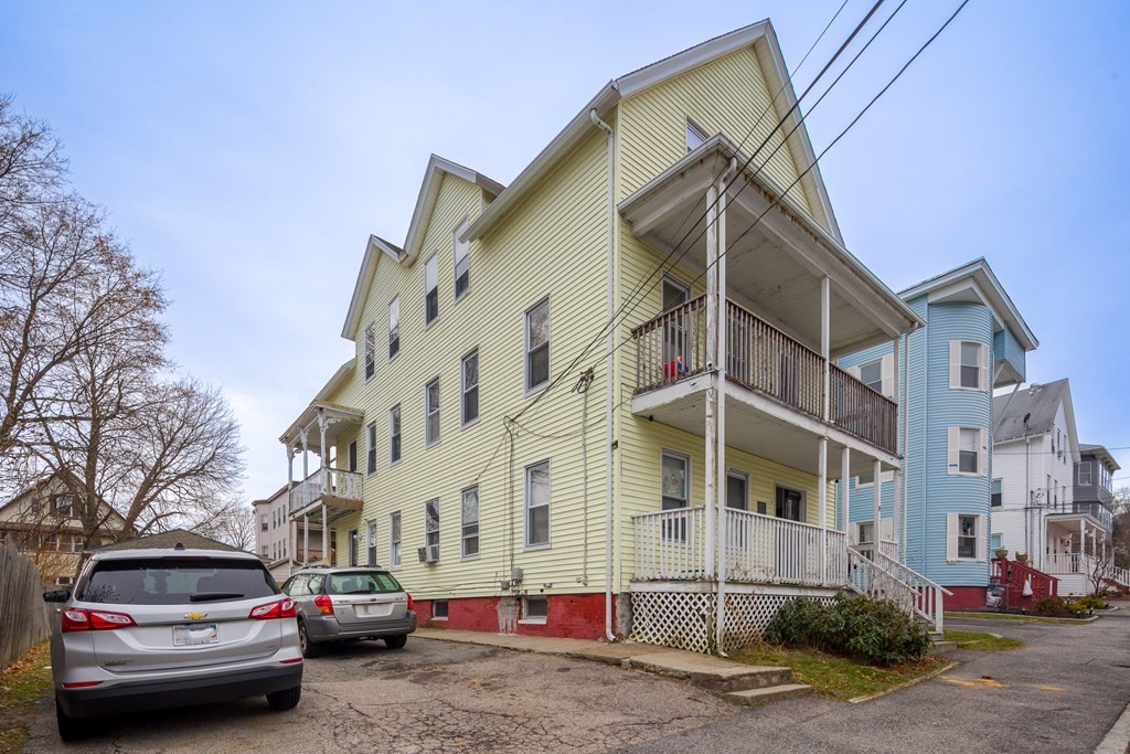 9 Reeves Street Worcester, MA 01607 - Photo 3 of 40 Gallery Image 3