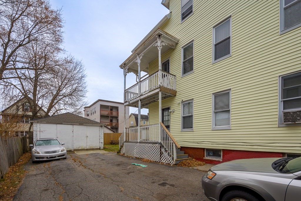 9 Reeves Street Worcester, MA 01607 - Photo 4 of 40 Gallery Image 4