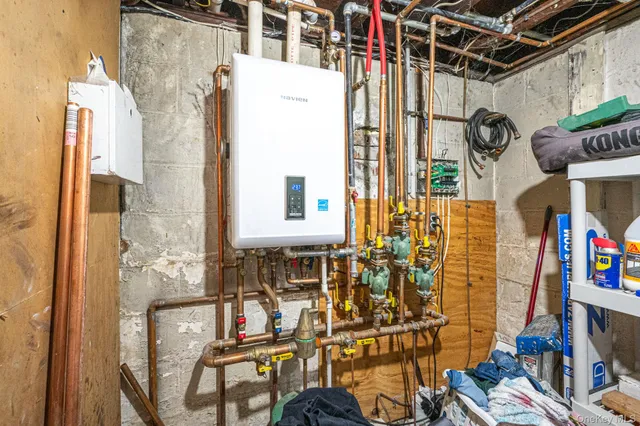 $579,999 | 1560 A Street, West Babylon, NY 11704