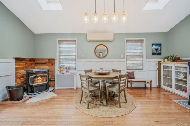 $579,999 | 1560 A Street, West Babylon, NY 11704