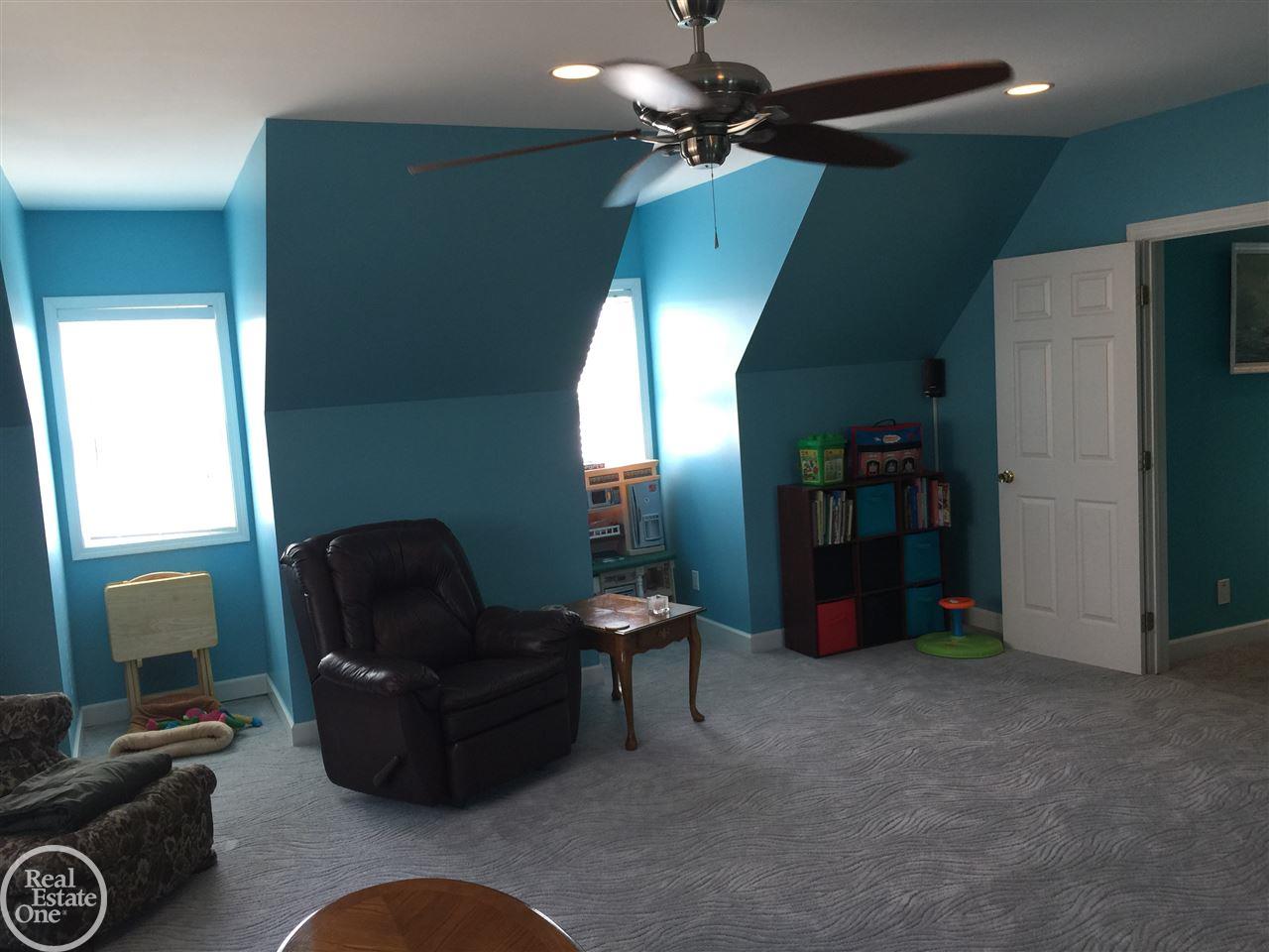 38019 Pointe Rosa Street Harrison Township, MI 48045 - Photo 35 of 36 31355238-34.JPG