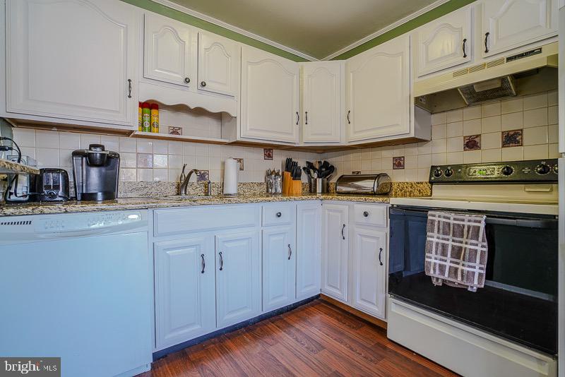 12463 Barbary Road Philadelphia, PA 19154 - Photo 19 of 49