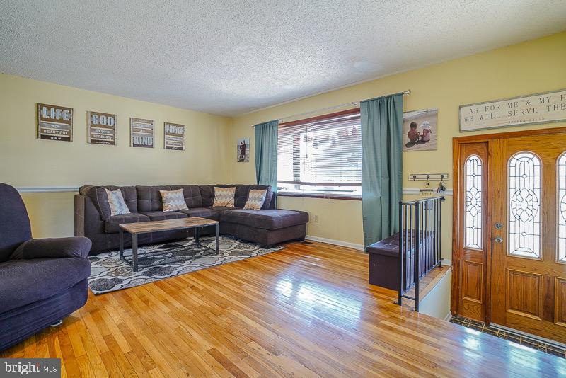 12463 Barbary Road Philadelphia, PA 19154 - Photo 3 of 49