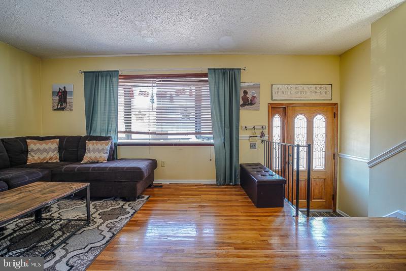 12463 Barbary Road Philadelphia, PA 19154 - Photo 5 of 49