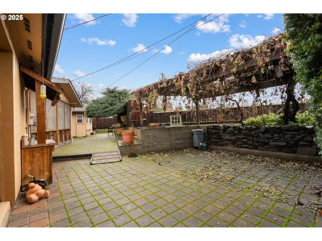 $379,000 | 71539 Southwest Bridle Drive, Pendleton, OR 97801