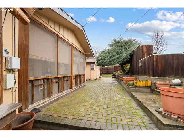 $379,000 | 71539 Southwest Bridle Drive, Pendleton, OR 97801