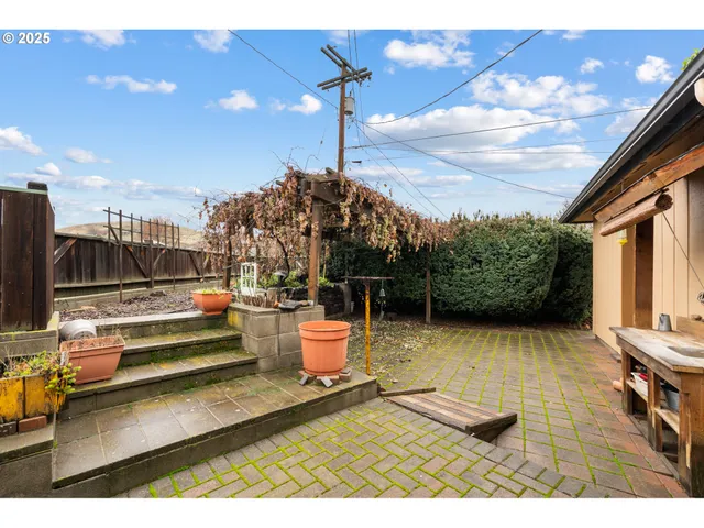 $379,000 | 71539 Southwest Bridle Drive, Pendleton, OR 97801