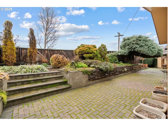 $379,000 | 71539 Southwest Bridle Drive, Pendleton, OR 97801