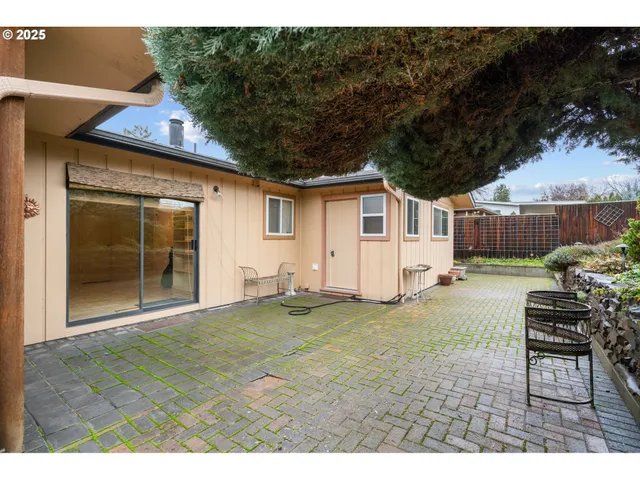 $379,000 | 71539 Southwest Bridle Drive, Pendleton, OR 97801