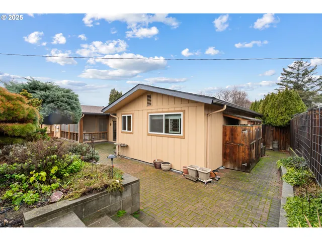 $379,000 | 71539 Southwest Bridle Drive, Pendleton, OR 97801