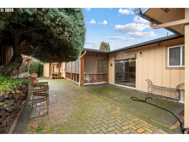 $379,000 | 71539 Southwest Bridle Drive, Pendleton, OR 97801