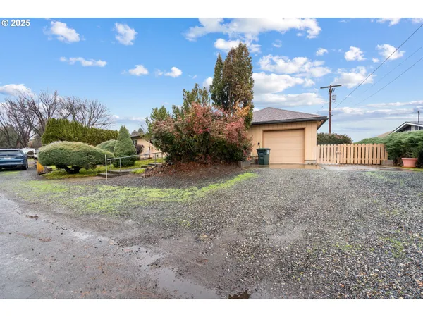 $379,000 | 71539 Southwest Bridle Drive, Pendleton, OR 97801