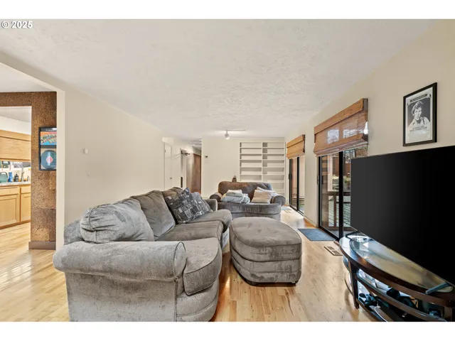 $379,000 | 71539 Southwest Bridle Drive, Pendleton, OR 97801