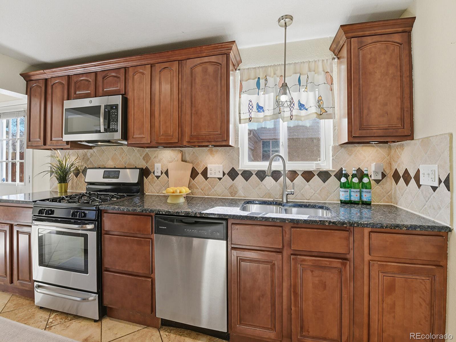 2870 Ivanhoe Street Denver, CO 80207 - Photo 4 of 29