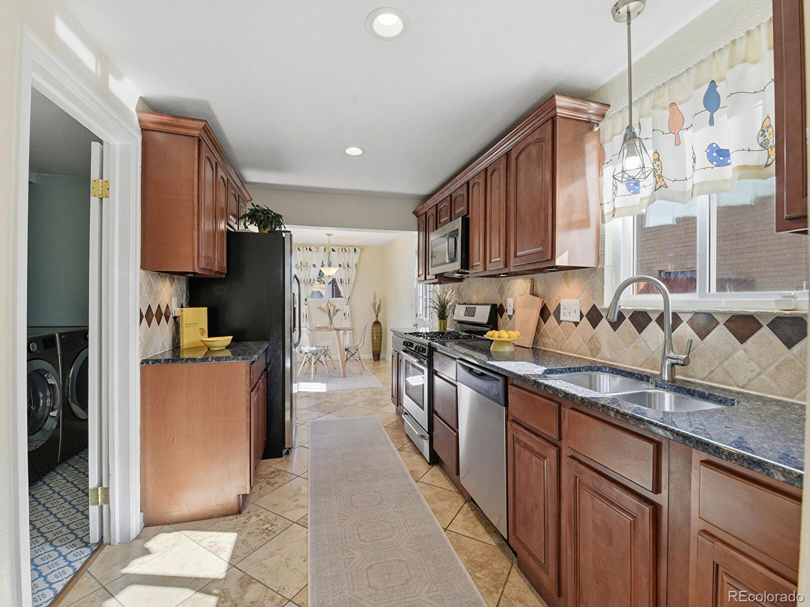 2870 Ivanhoe Street Denver, CO 80207 - Photo 5 of 29