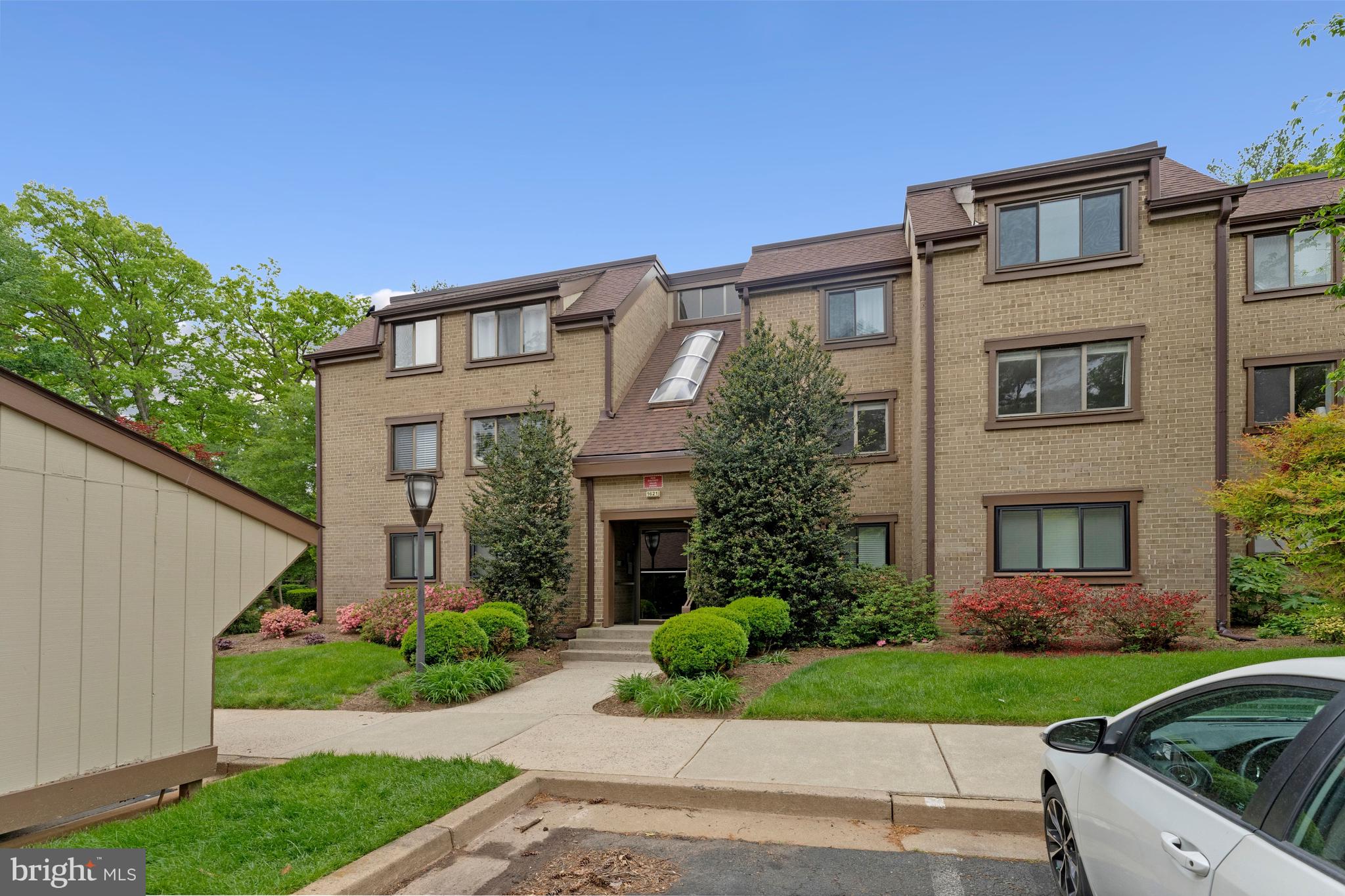 1621 Parkcrest Circle, Unit 201 Reston, VA 20190 - Photo 1 of 27