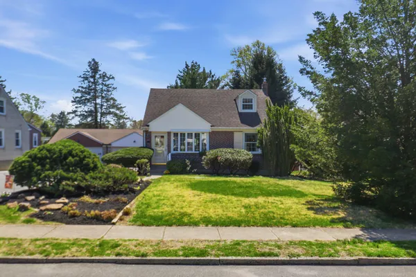 $425,000 | 348 Valley View Road, Springfield, PA 19064