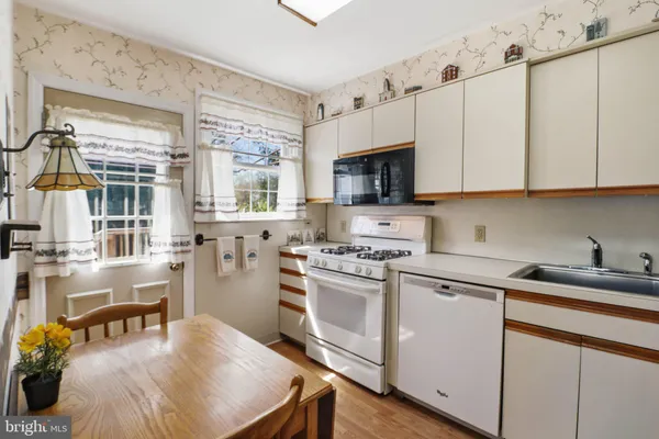 $425,000 | 348 Valley View Road, Springfield, PA 19064